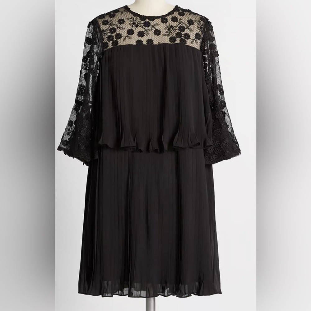 Forever Unique Dauntless Dahlias Tier Mini Dress - NWT - Size 4